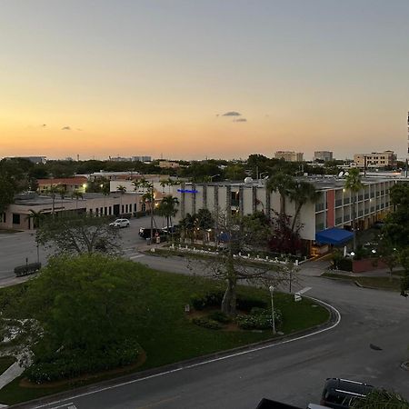 Hotel Chateaubleau Coral Gables Buitenkant foto